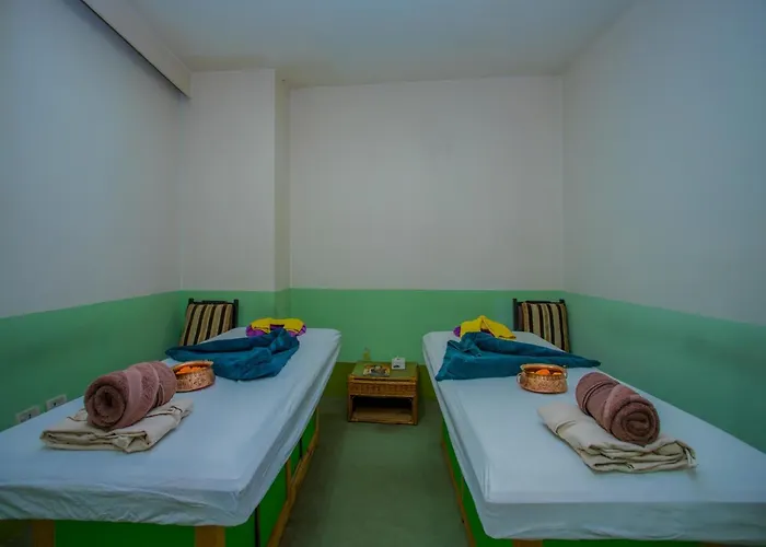 Oyo 266 Grand Stupa Hotel 3*