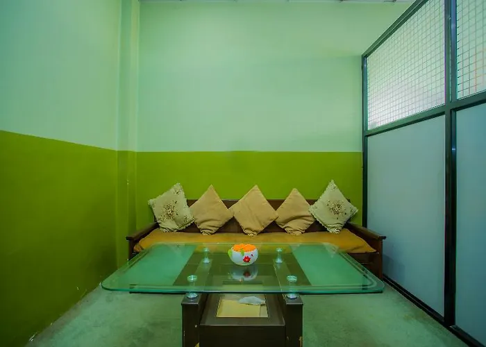 Oyo 266 Grand Stupa 3*